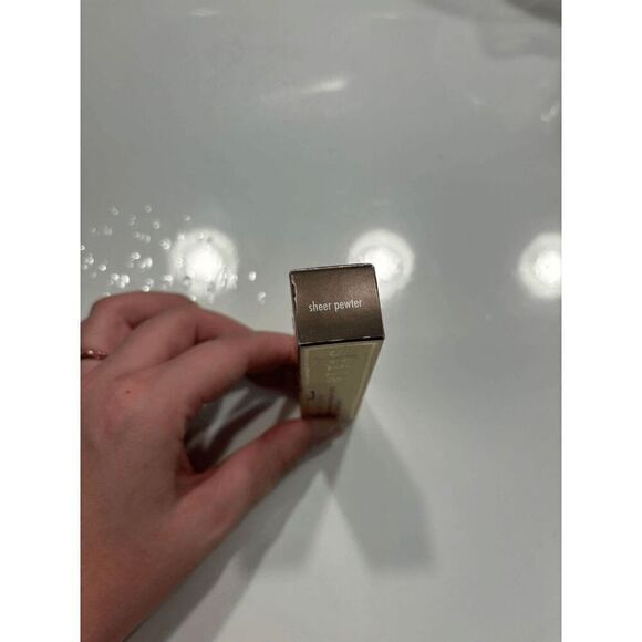 Stila Suede Shade Liquid Eye Shadow in Sheer Pewter - Picture 2 of 2